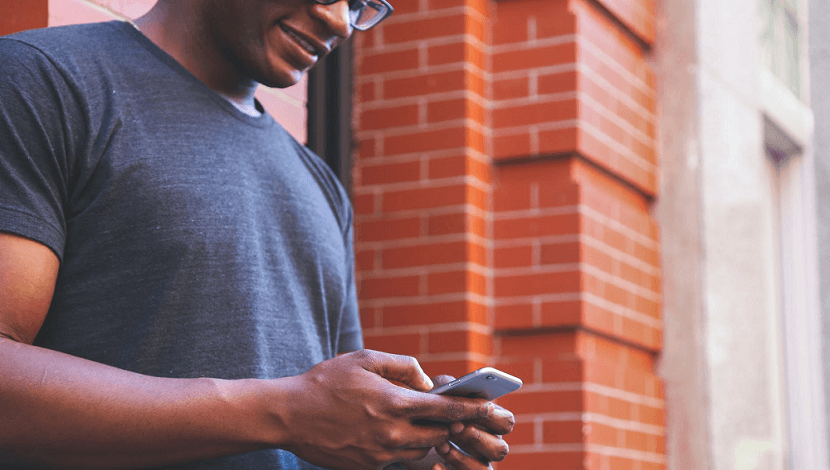 comment discuter par sms avec une fille ou un garcon qui vous plait